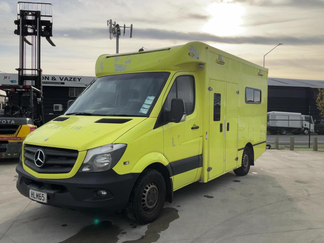 Photo '10' of Mercedes-Benz Sprinter C/C 319 CDI 3665 S Ambulance