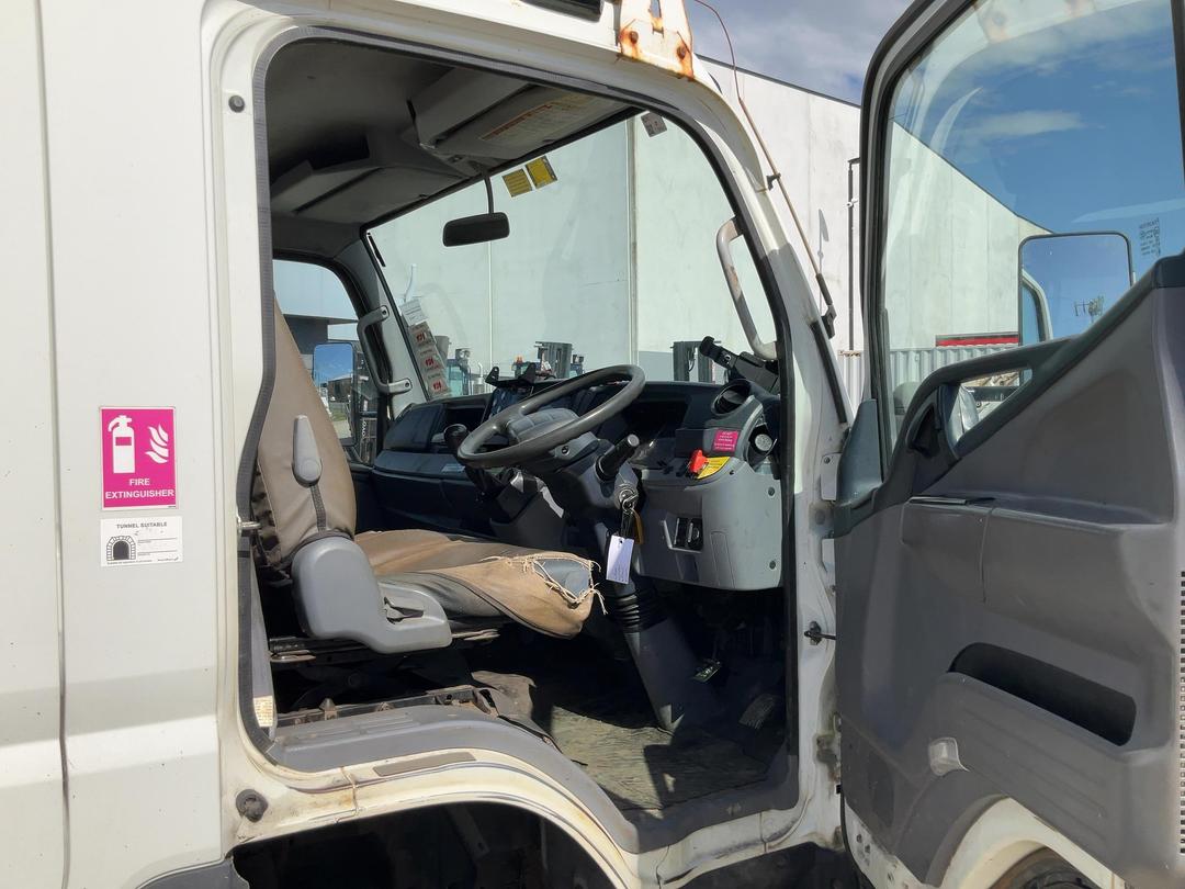 Photo '11' of Mitsubishi Fuso Canter FEW75G1 EURO 5 Flat Deck Crane