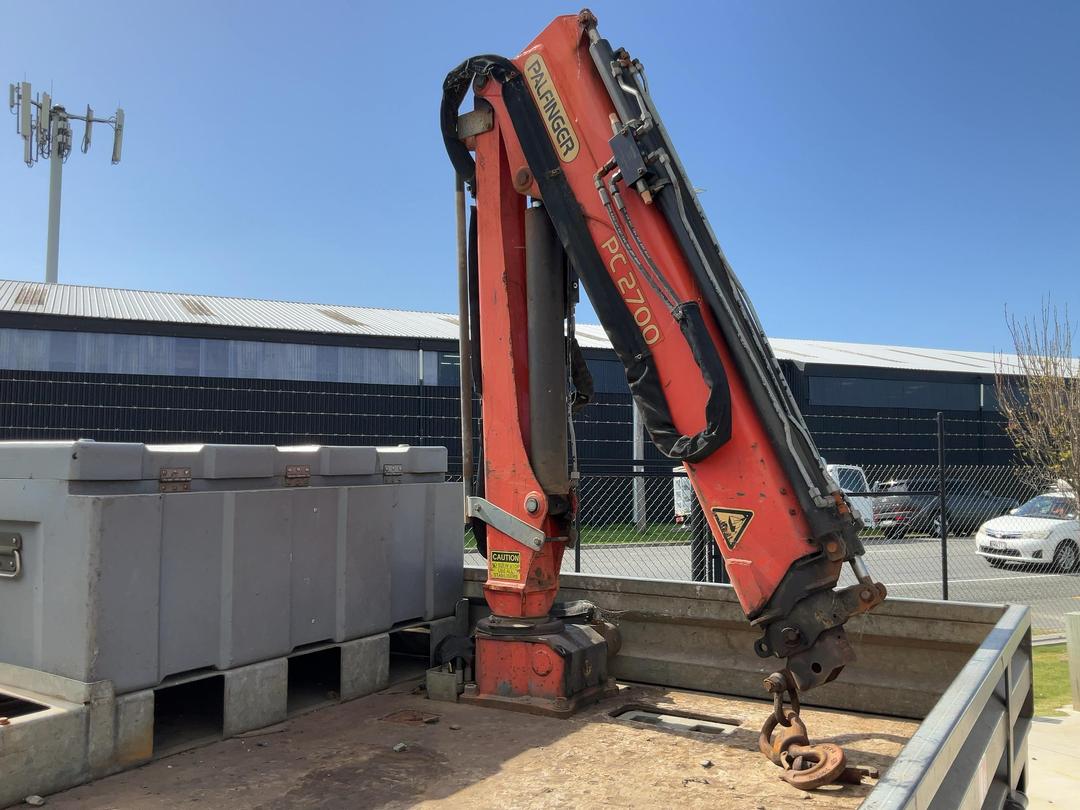 Photo '18' of Mitsubishi Fuso Canter FEW75G1 EURO 5 Flat Deck Crane