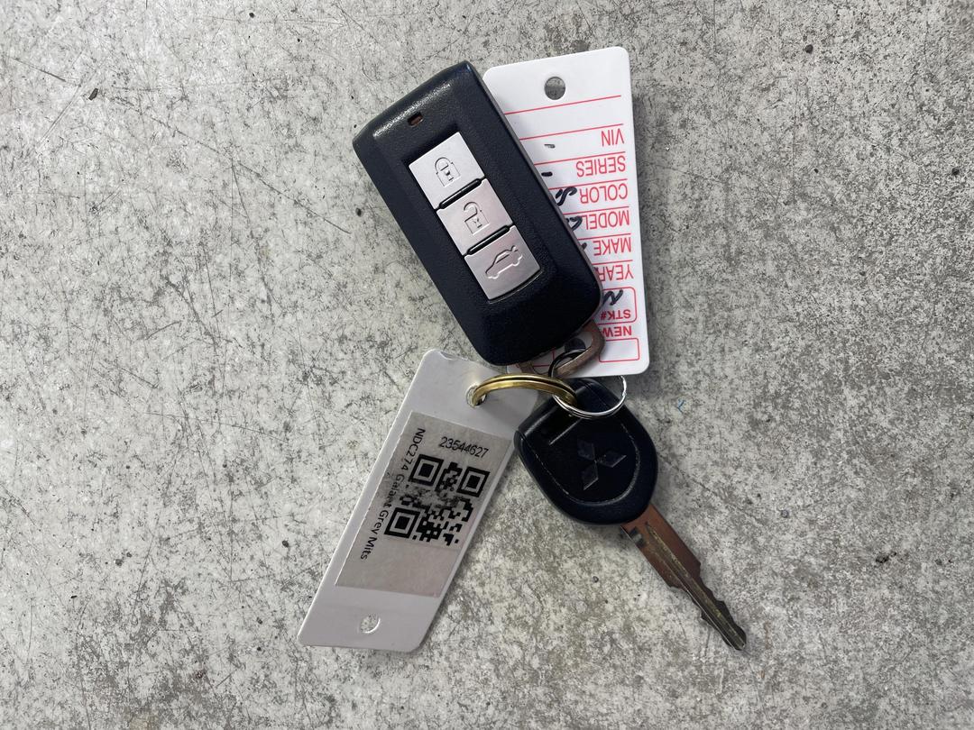 Photo '22' of Mitsubishi Galant