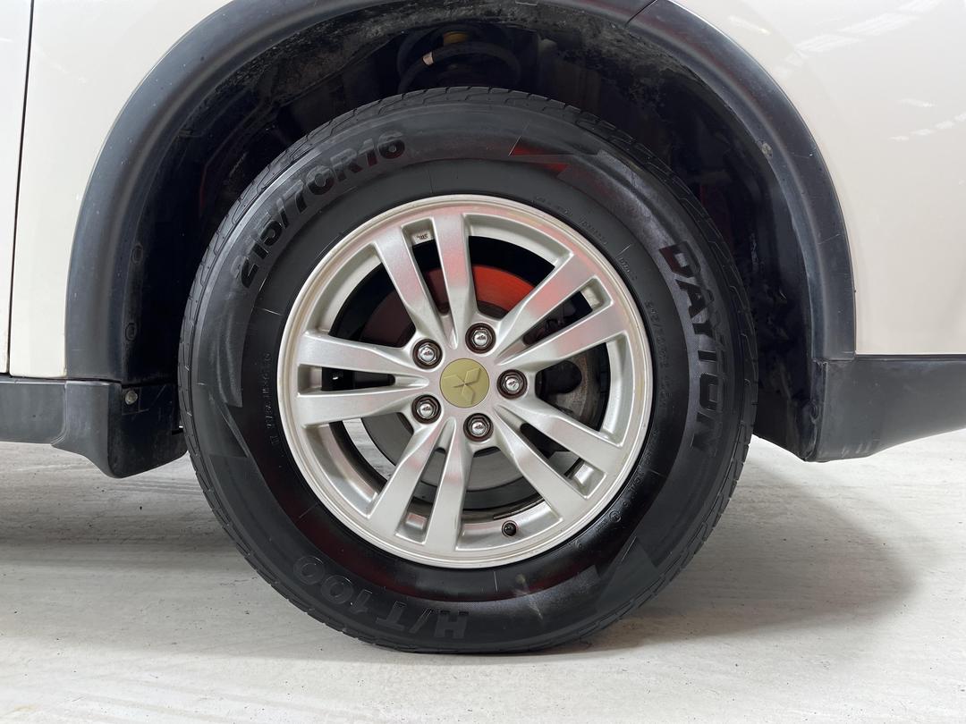 Photo '9' of Mitsubishi Outlander