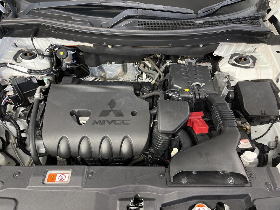 Photo '13' of Mitsubishi Outlander