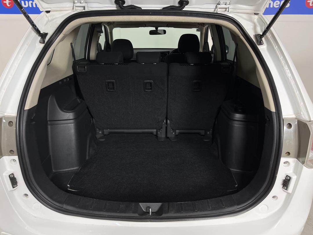 Photo '14' of Mitsubishi Outlander