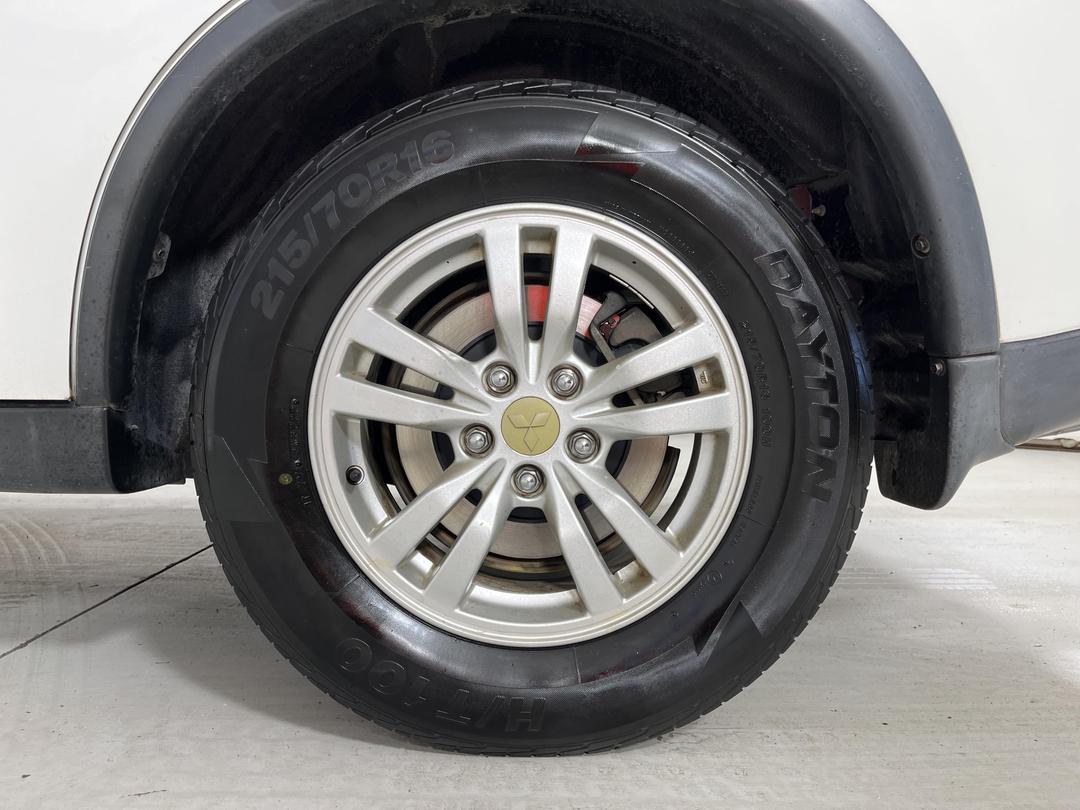 Photo '11' of Mitsubishi Outlander