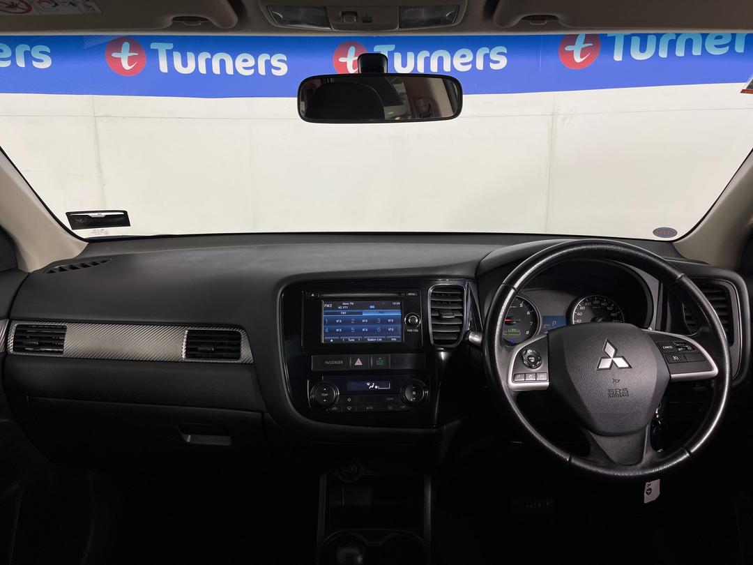 Photo '17' of Mitsubishi Outlander