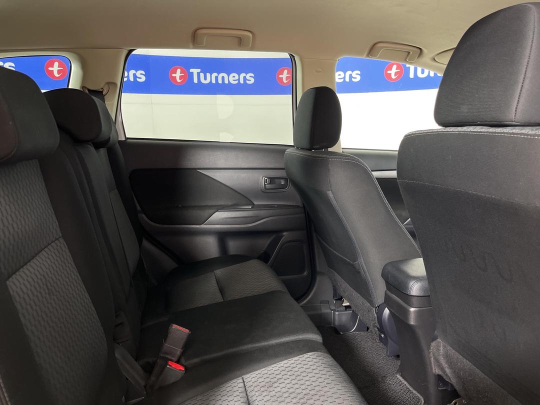 Photo '20' of Mitsubishi Outlander