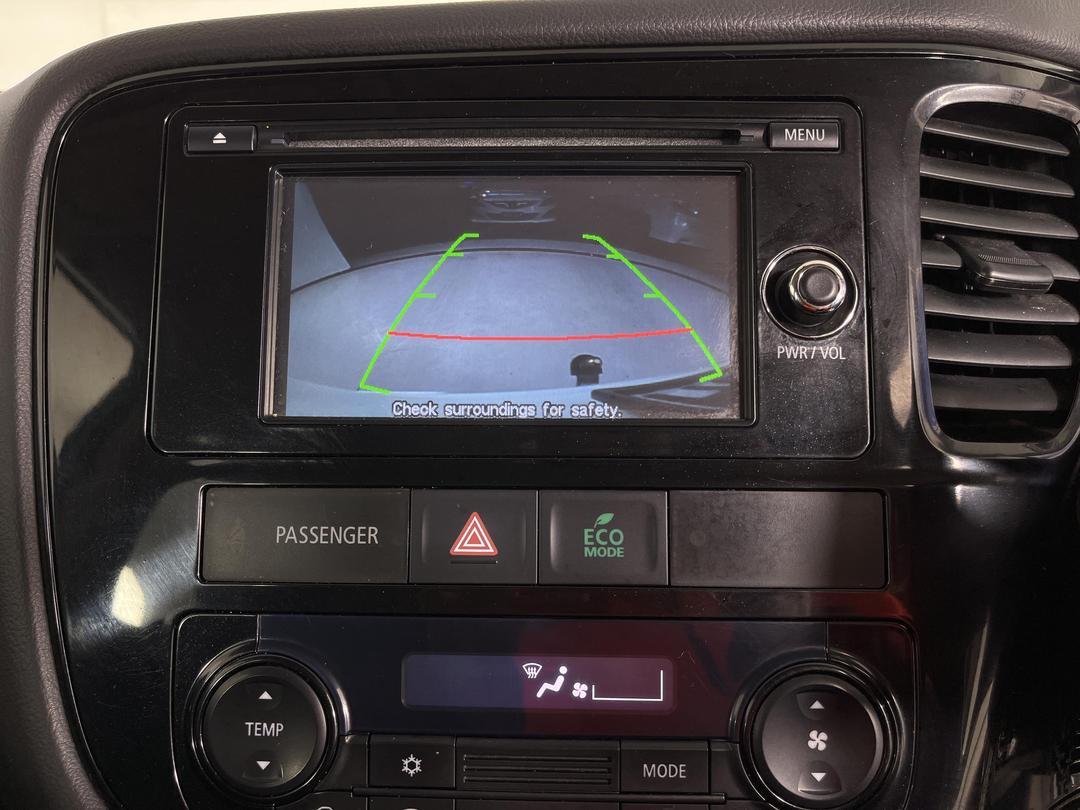 Photo '28' of Mitsubishi Outlander