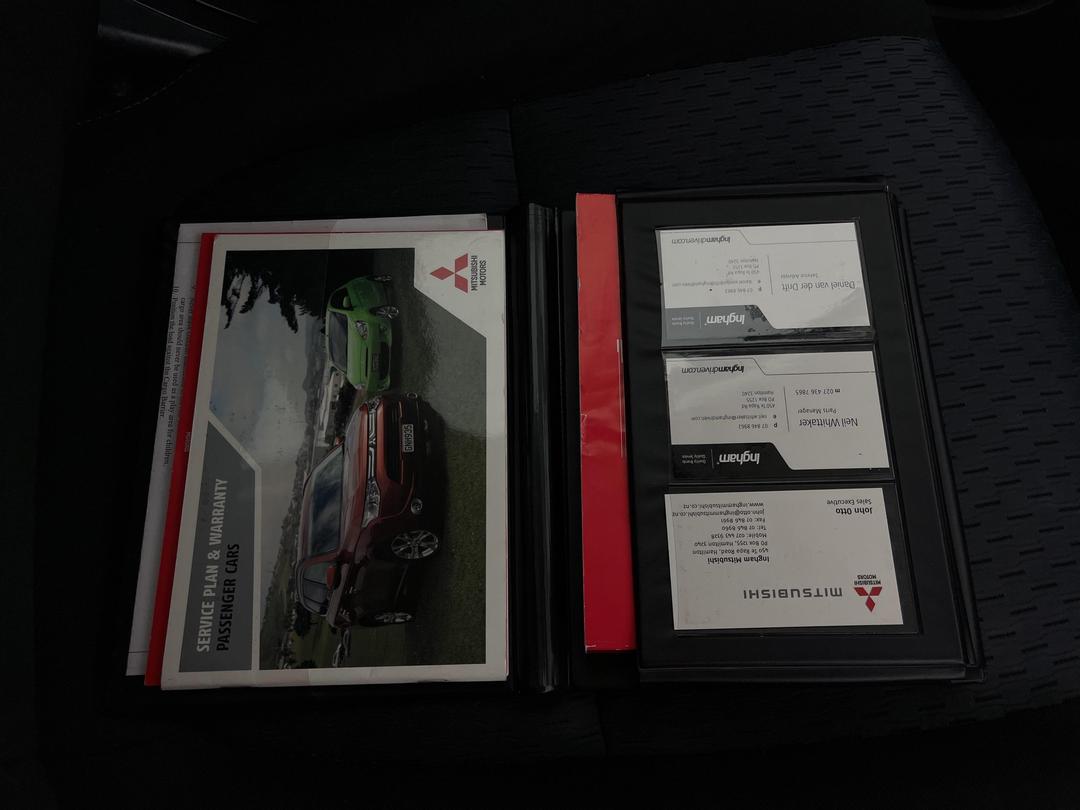 Photo '29' of Mitsubishi Outlander