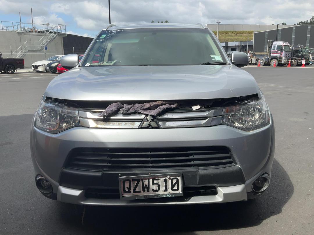 Photo '3' of Mitsubishi Outlander Photo '3' of Mitsubishi Outlander