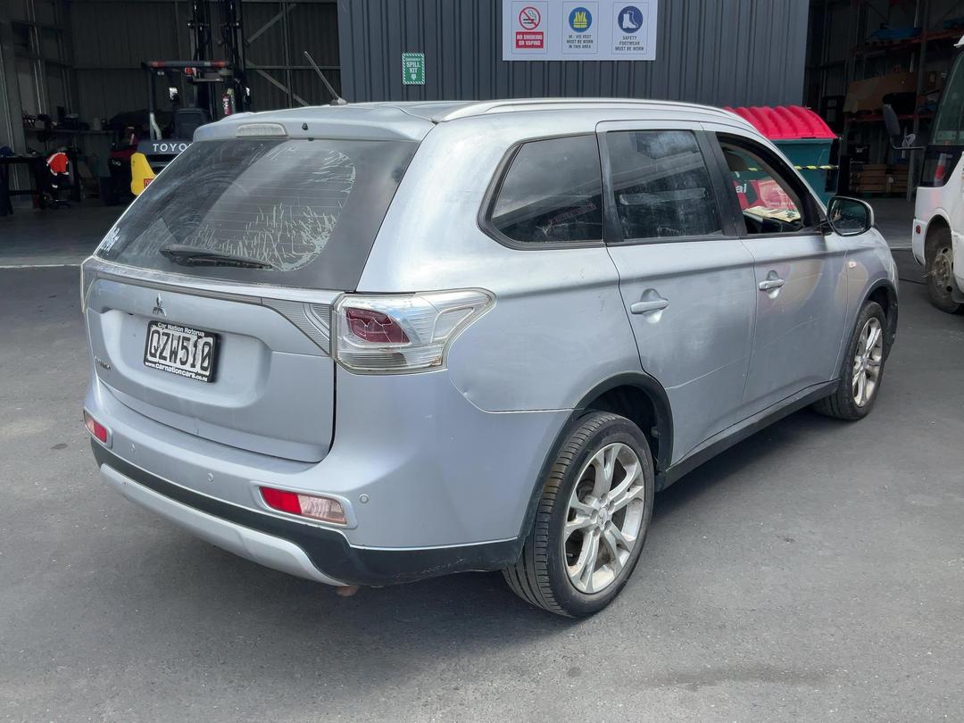 Photo '8' of Mitsubishi Outlander Photo '8' of Mitsubishi Outlander