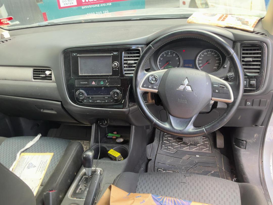 Photo '19' of Mitsubishi Outlander Photo '19' of Mitsubishi Outlander