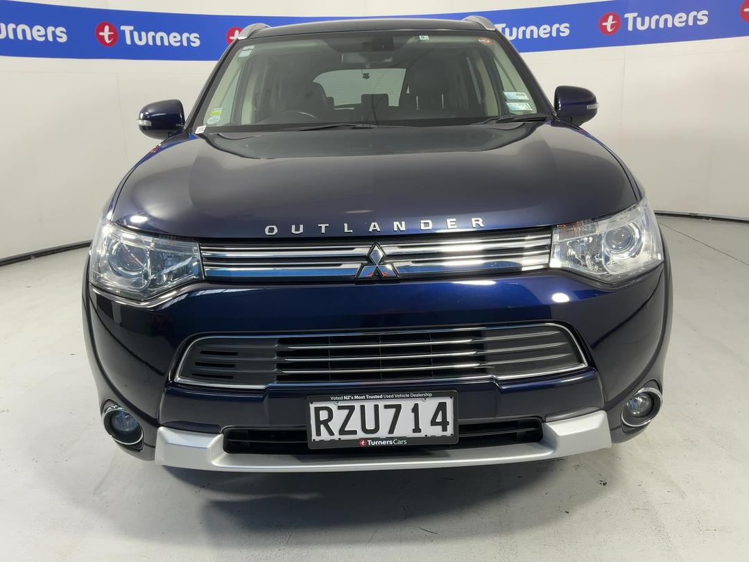 Photo '2' of Mitsubishi Outlander