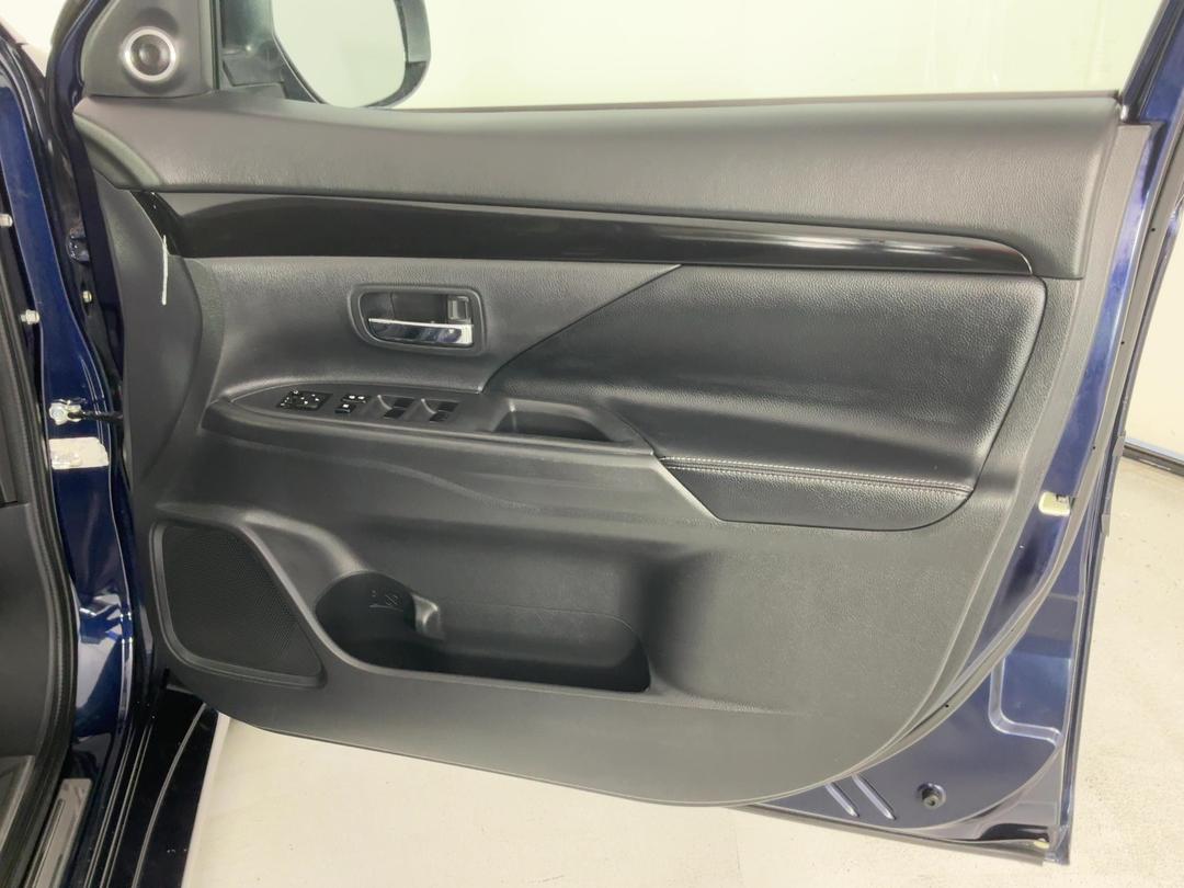 Photo '15' of Mitsubishi Outlander