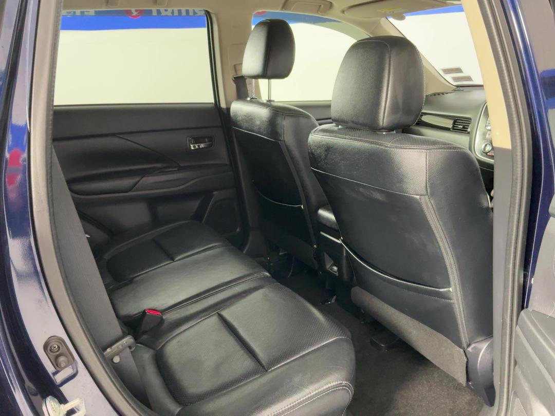 Photo '20' of Mitsubishi Outlander