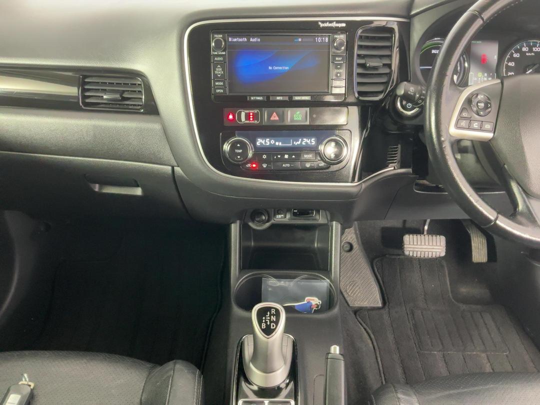 Photo '18' of Mitsubishi Outlander