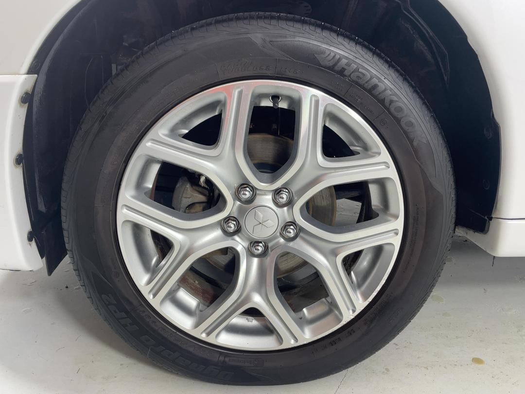 Photo '10' of Mitsubishi Outlander