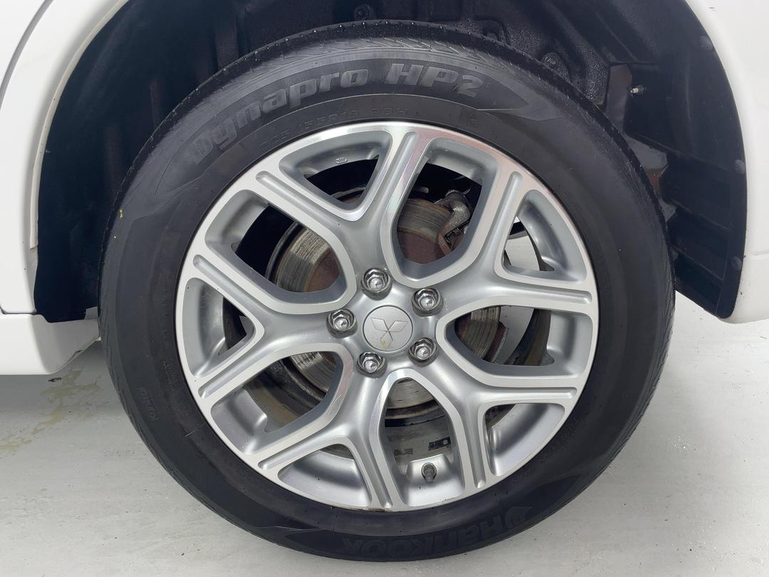 Photo '11' of Mitsubishi Outlander