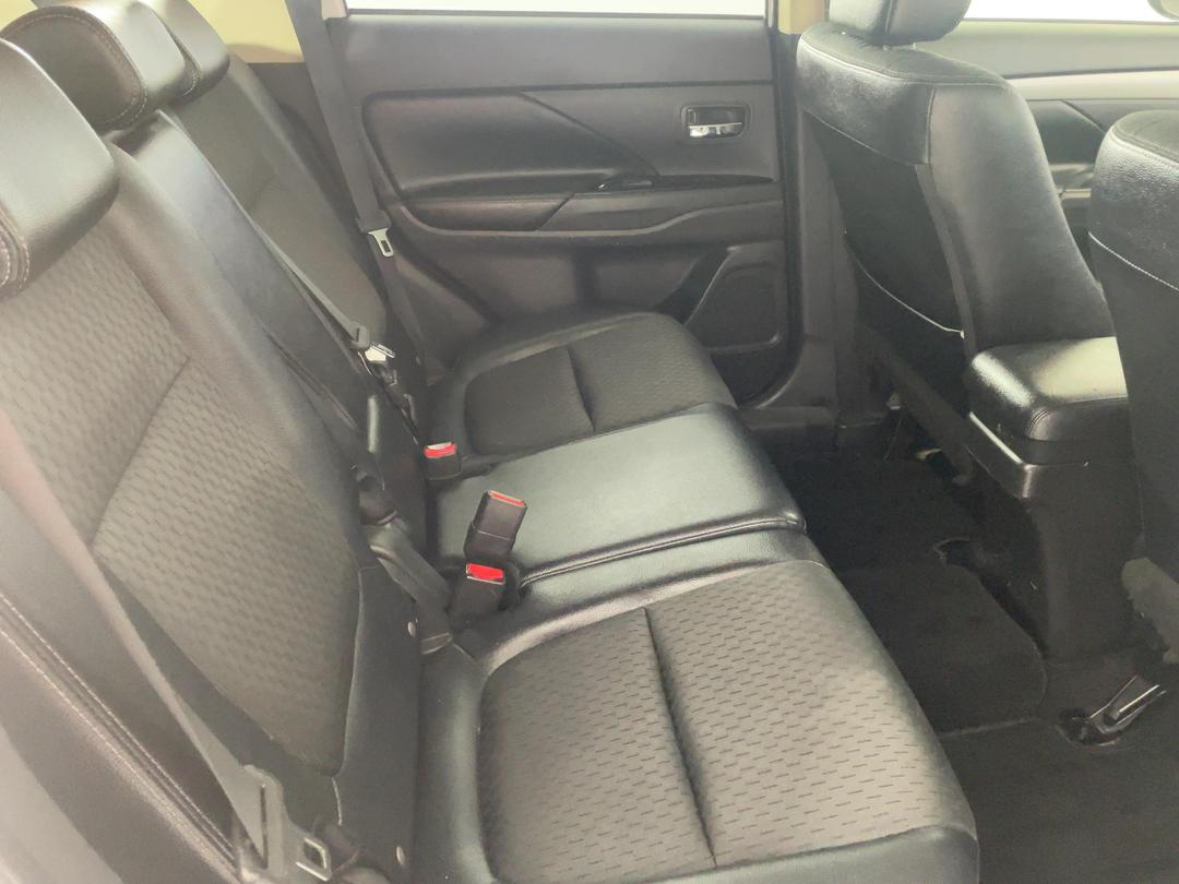 Photo '20' of Mitsubishi Outlander
