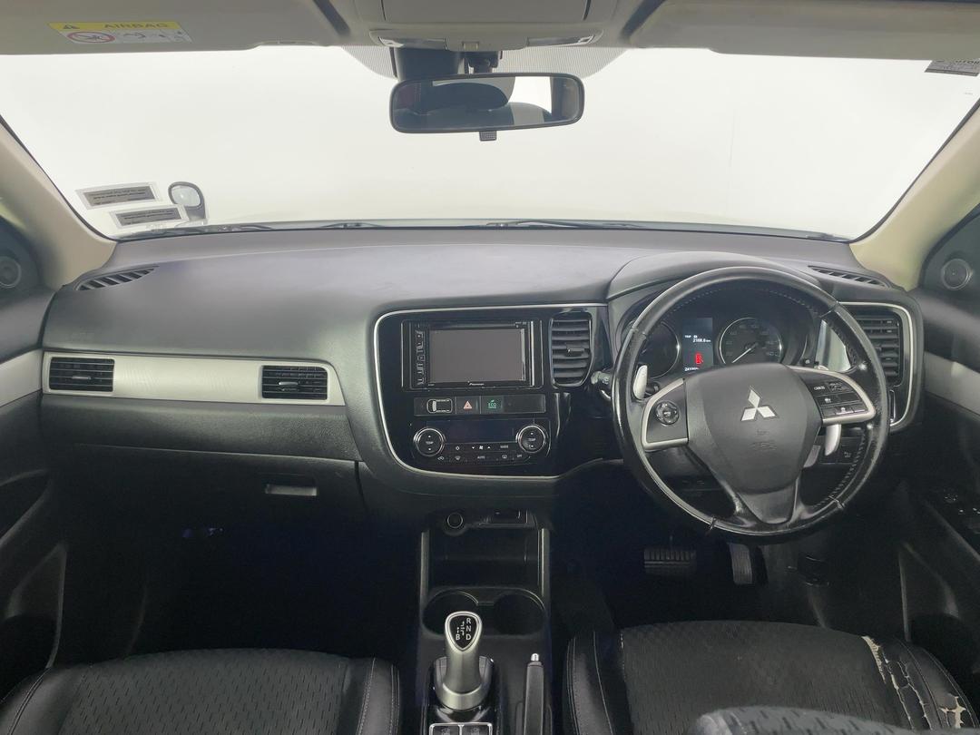 Photo '17' of Mitsubishi Outlander