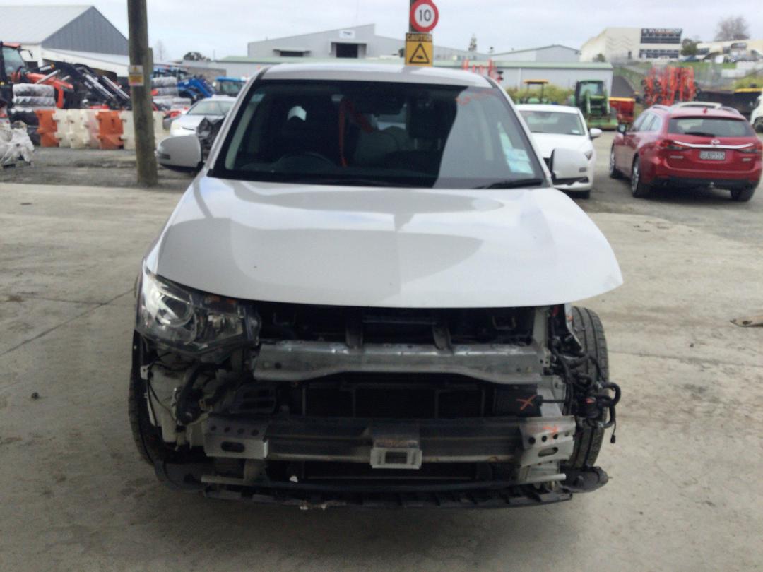 Photo '2' of Mitsubishi Outlander Phev Photo '2' of Mitsubishi Outlander Phev