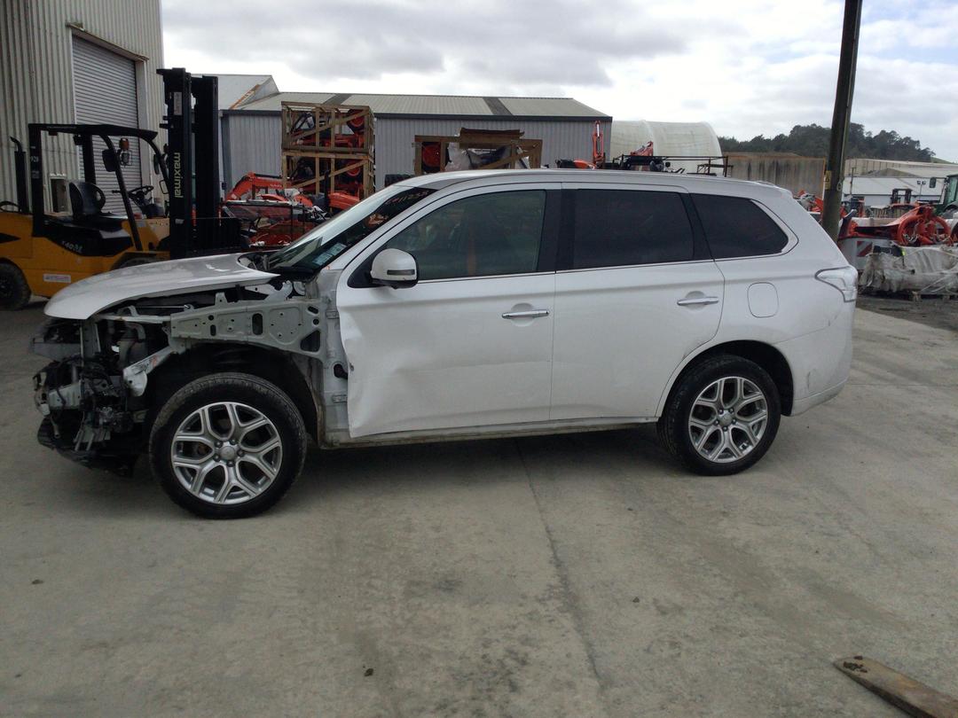 Photo '4' of Mitsubishi Outlander Phev Photo '4' of Mitsubishi Outlander Phev