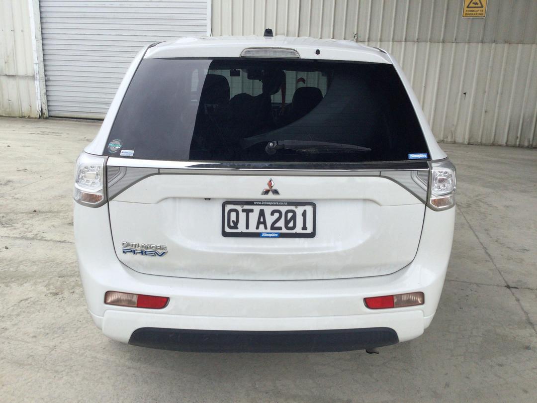 Photo '6' of Mitsubishi Outlander Phev Photo '6' of Mitsubishi Outlander Phev