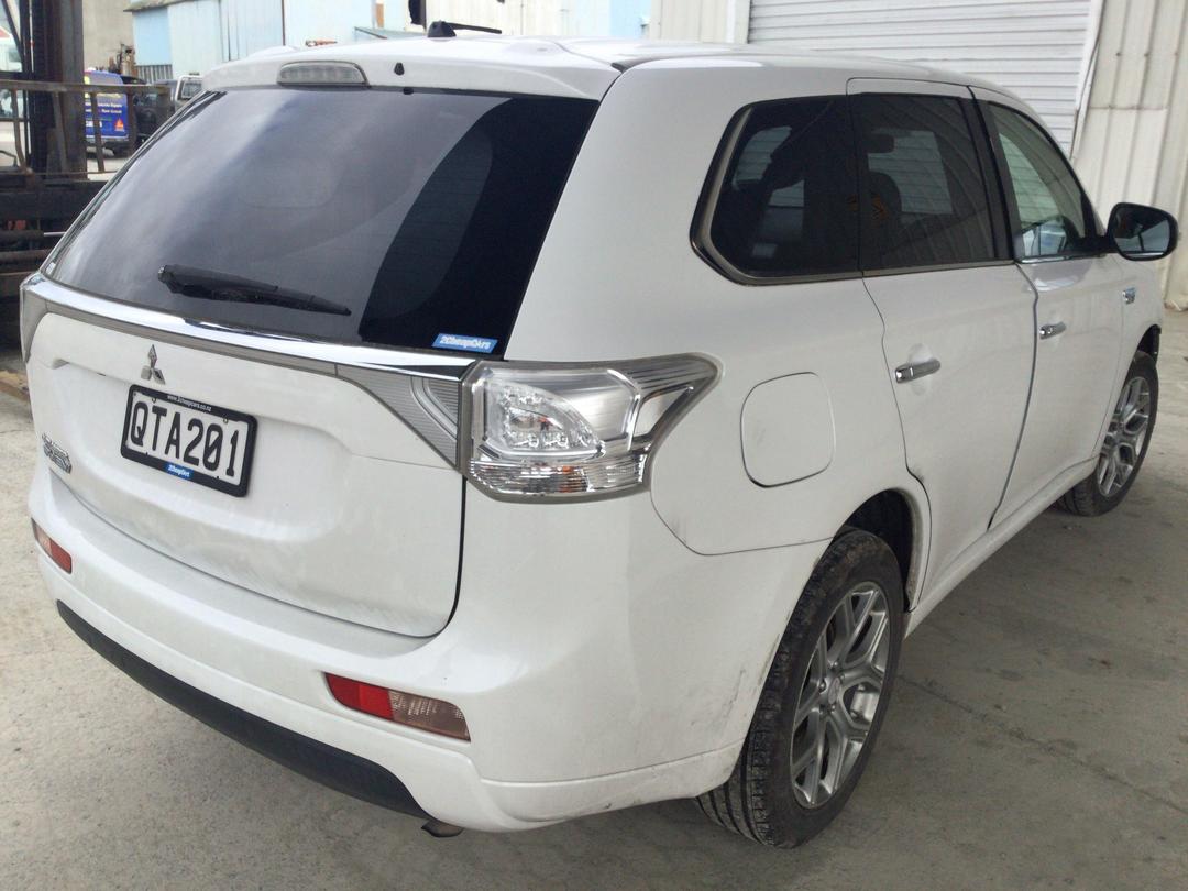 Photo '7' of Mitsubishi Outlander Phev Photo '7' of Mitsubishi Outlander Phev