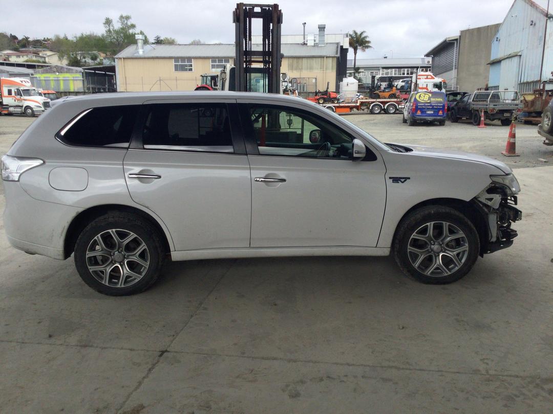Photo '8' of Mitsubishi Outlander Phev Photo '8' of Mitsubishi Outlander Phev