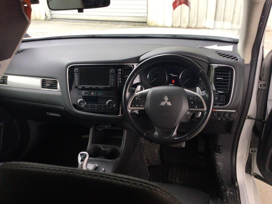 Photo '22' of Mitsubishi Outlander Phev Photo '22' of Mitsubishi Outlander Phev