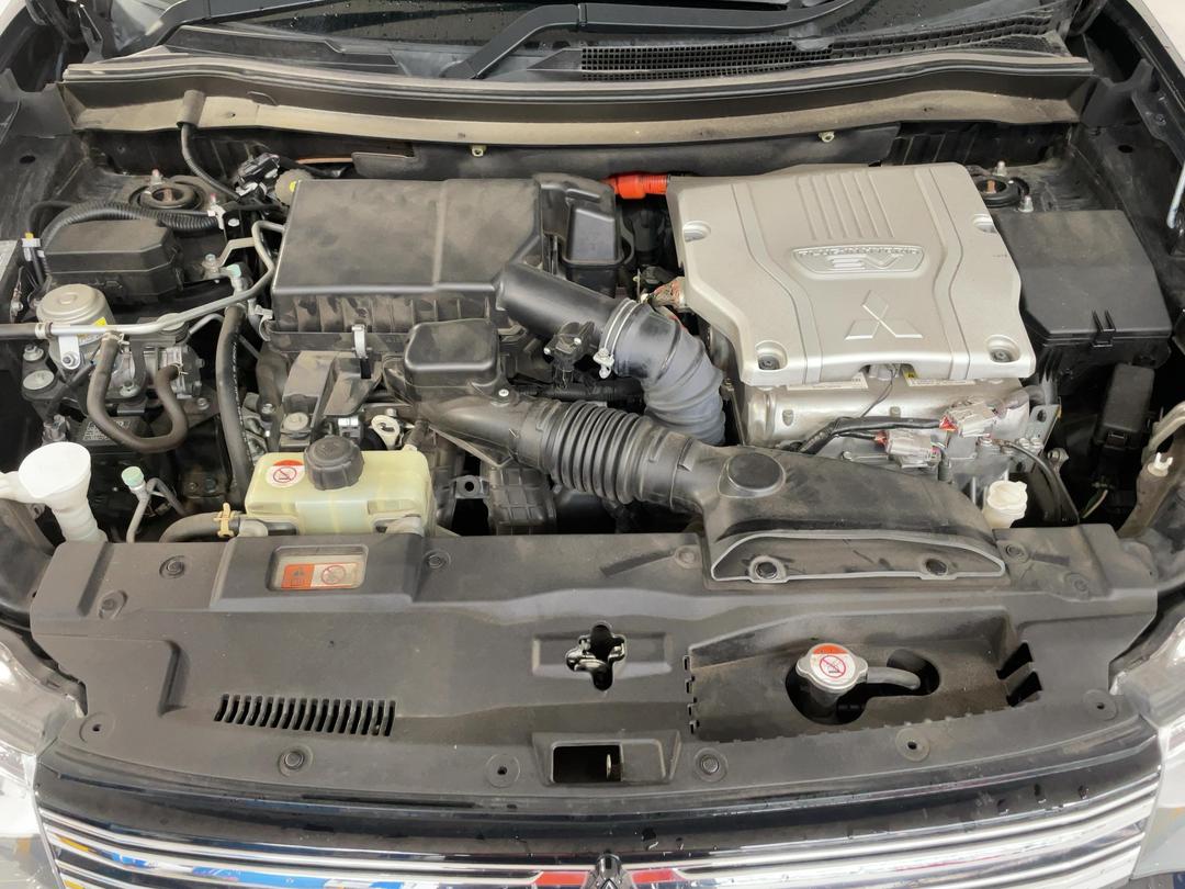 Photo '13' of Mitsubishi Outlander
