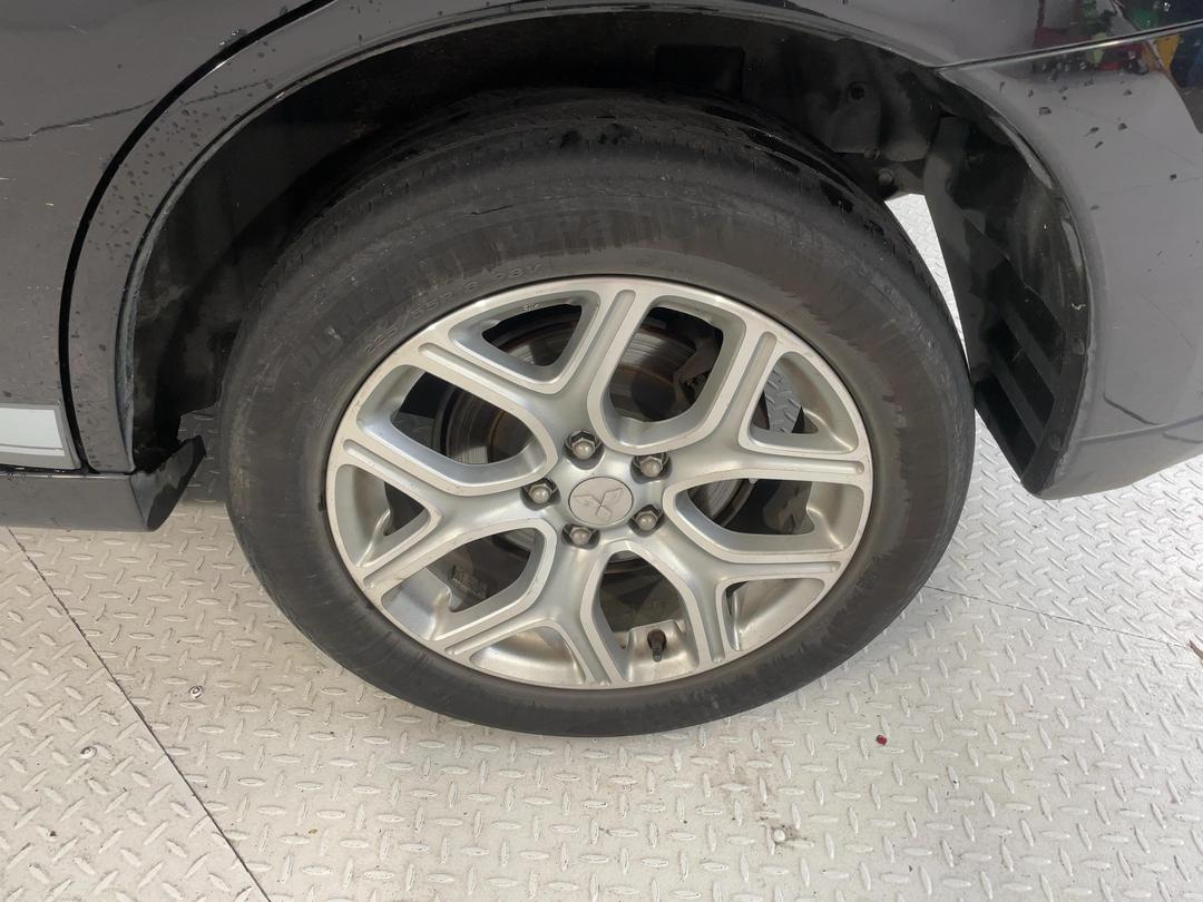 Photo '11' of Mitsubishi Outlander