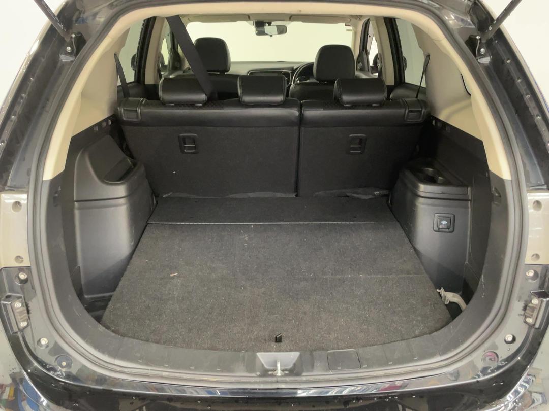 Photo '14' of Mitsubishi Outlander