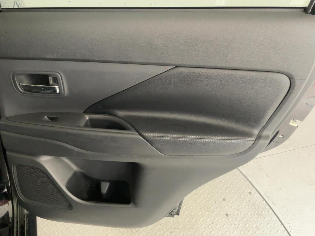 Photo '19' of Mitsubishi Outlander