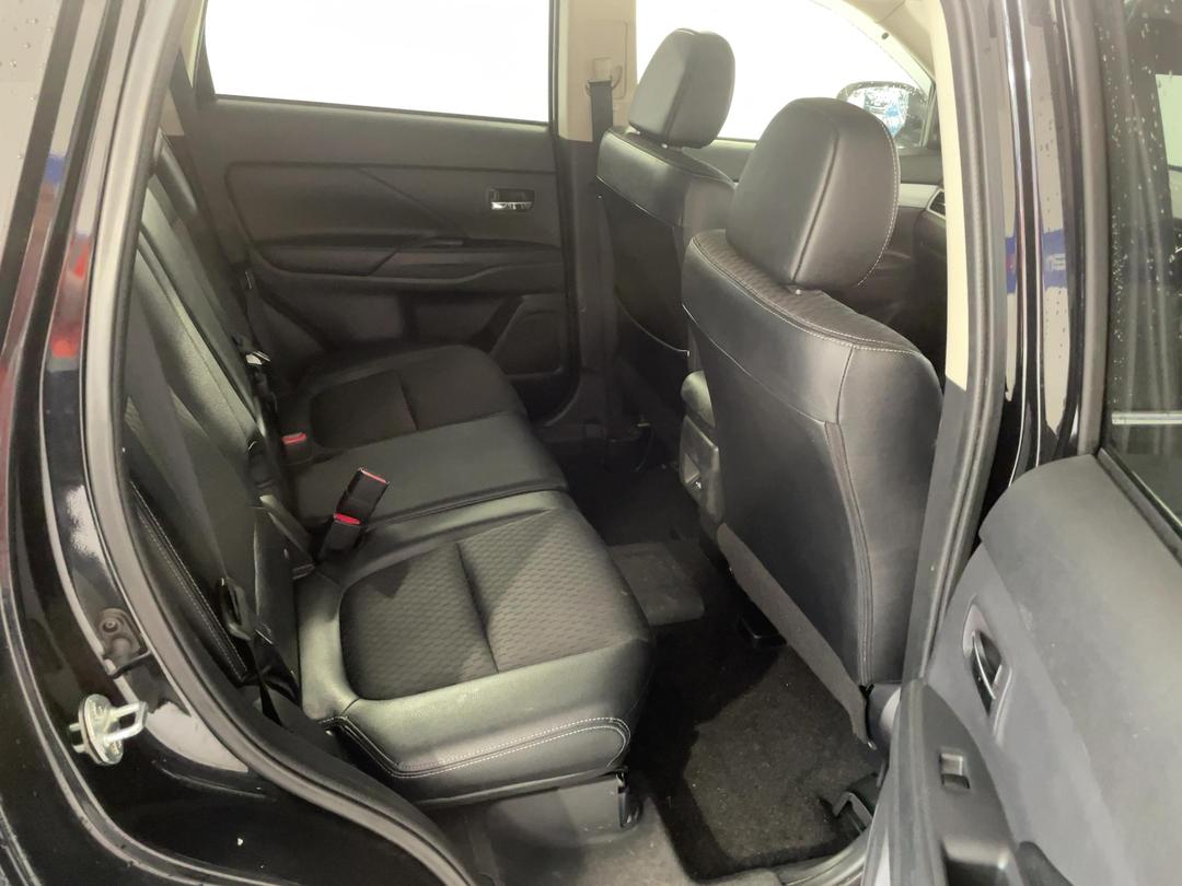 Photo '20' of Mitsubishi Outlander