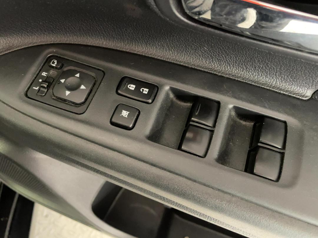 Photo '24' of Mitsubishi Outlander