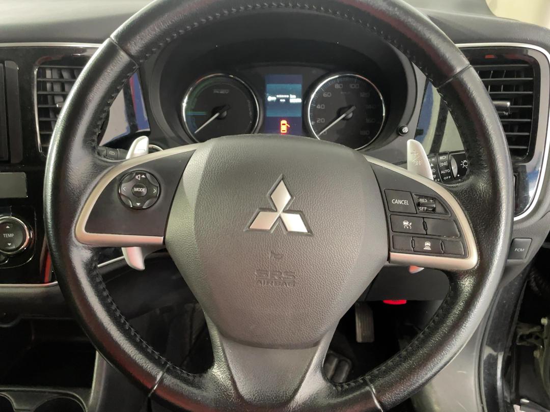 Photo '28' of Mitsubishi Outlander