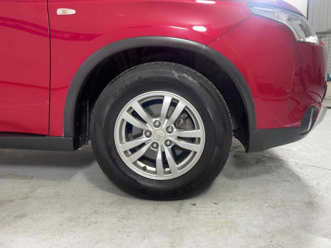 Photo '9' of Mitsubishi Outlander