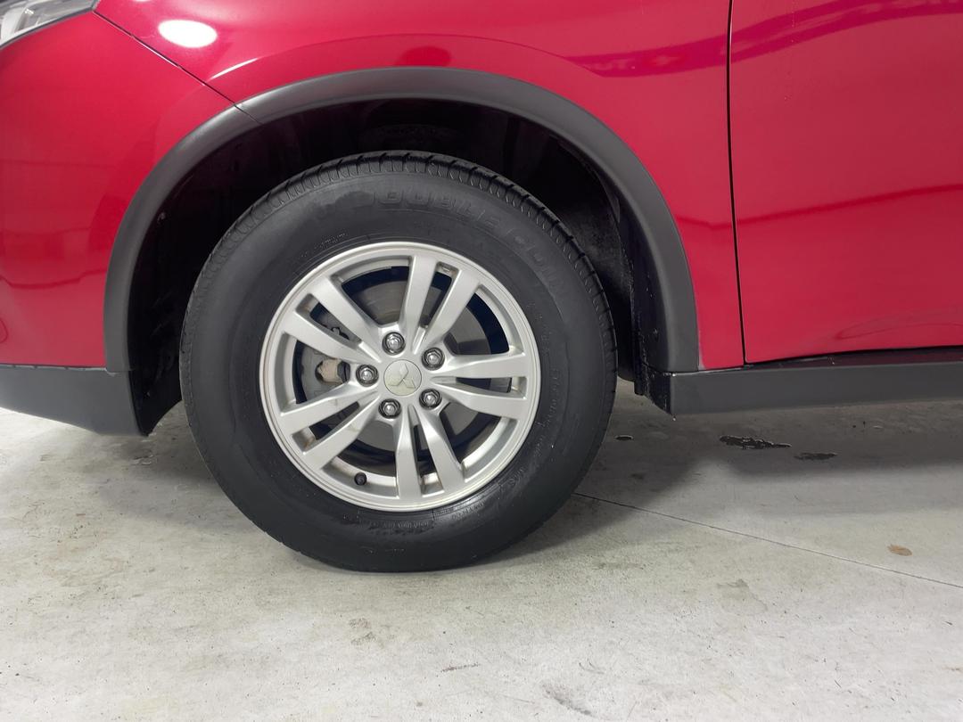 Photo '10' of Mitsubishi Outlander