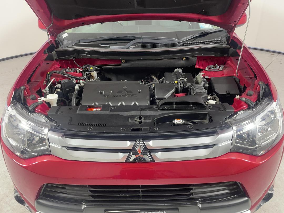 Photo '13' of Mitsubishi Outlander