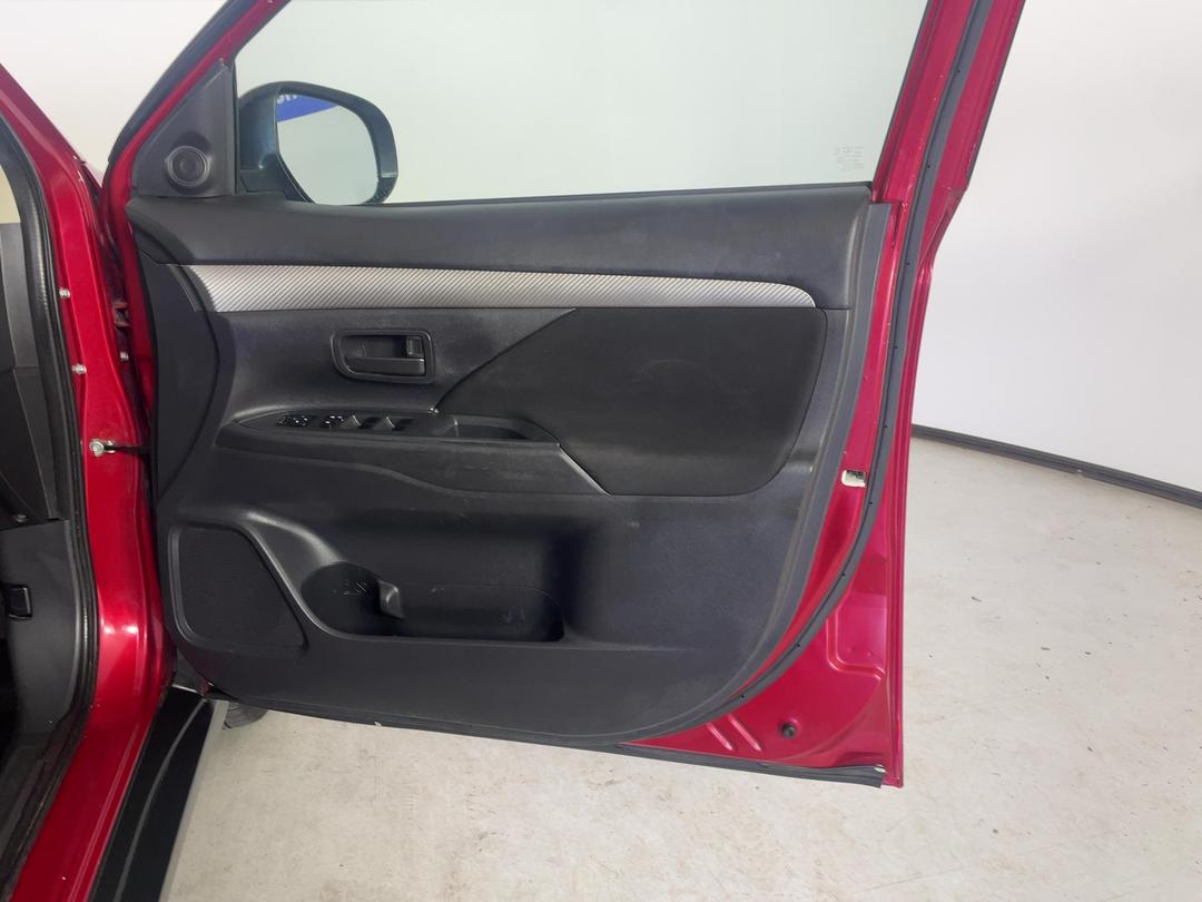 Photo '15' of Mitsubishi Outlander
