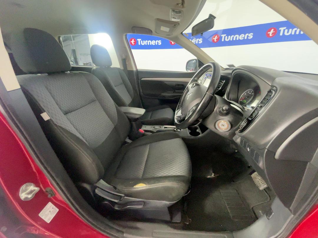 Photo '16' of Mitsubishi Outlander