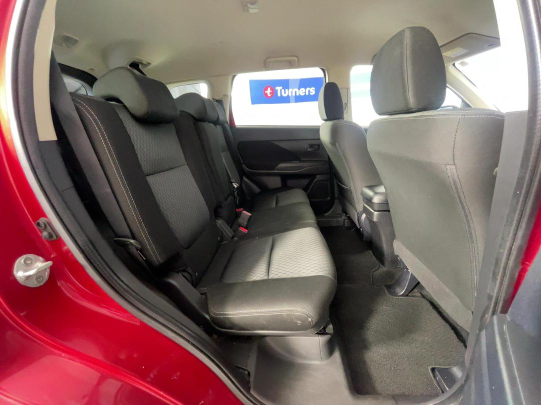 Photo '20' of Mitsubishi Outlander