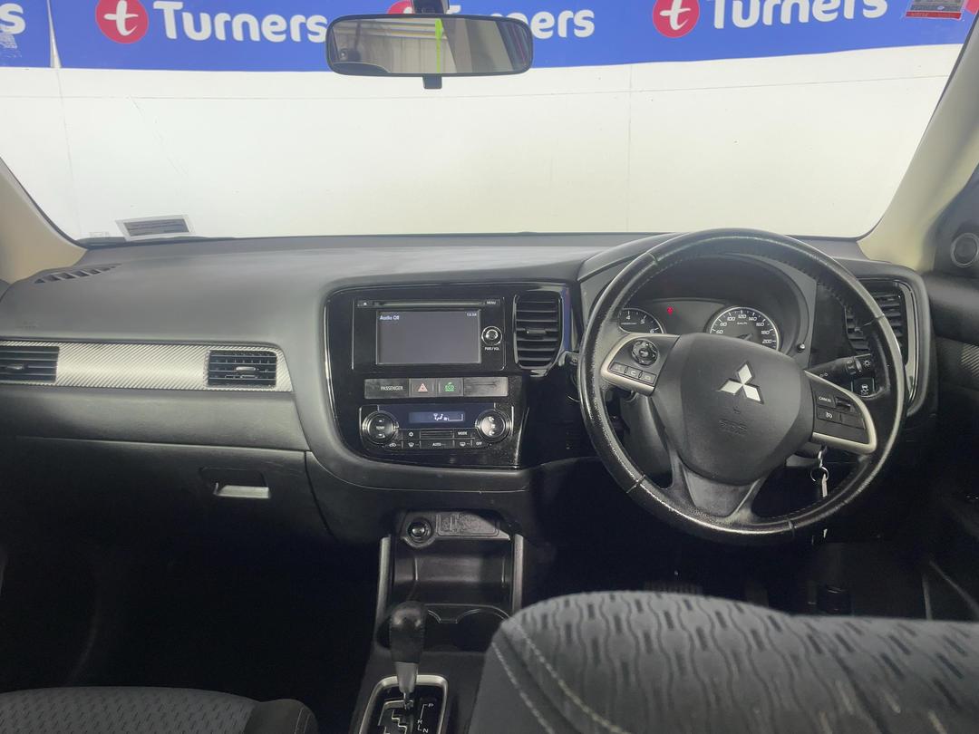 Photo '17' of Mitsubishi Outlander