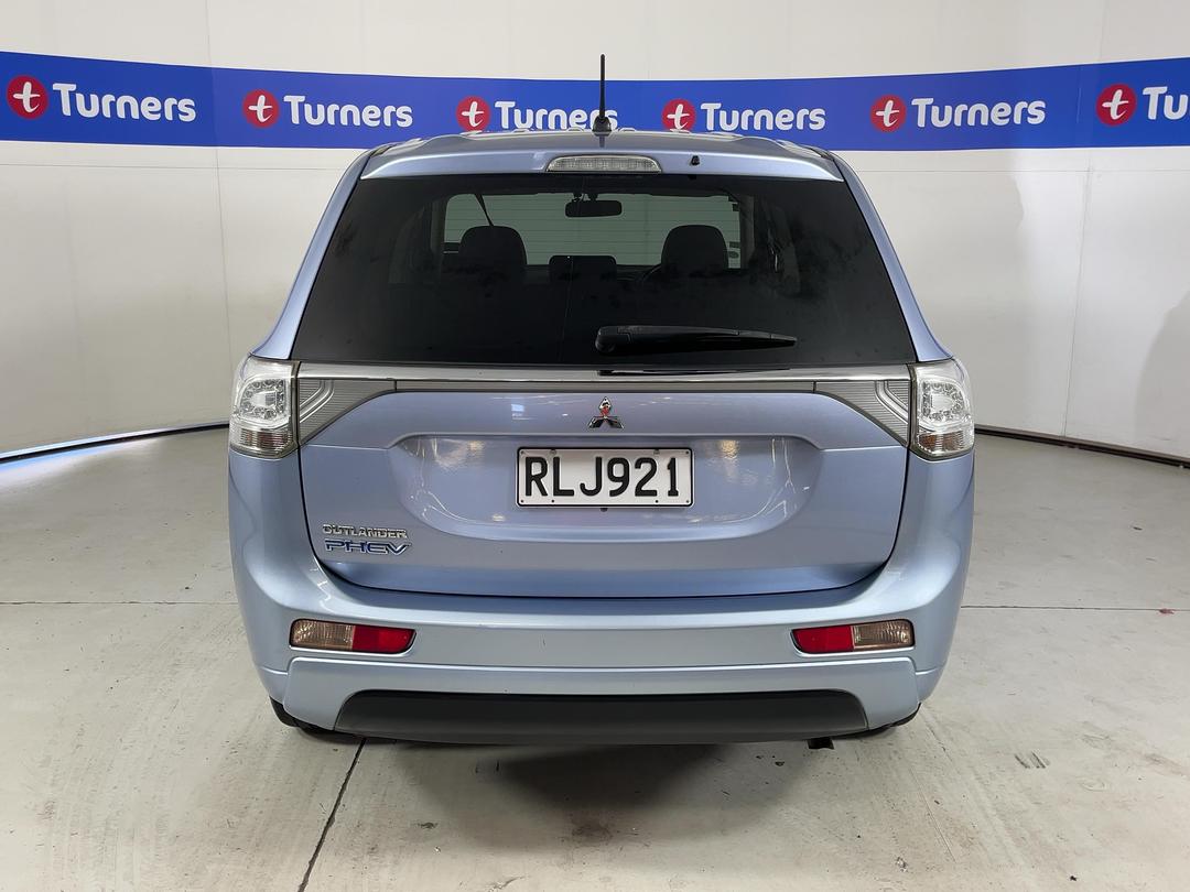 Photo '6' of Mitsubishi Outlander
