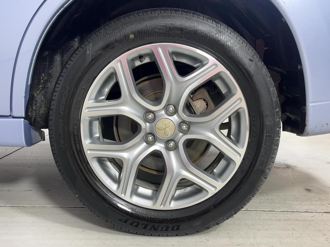 Photo '11' of Mitsubishi Outlander