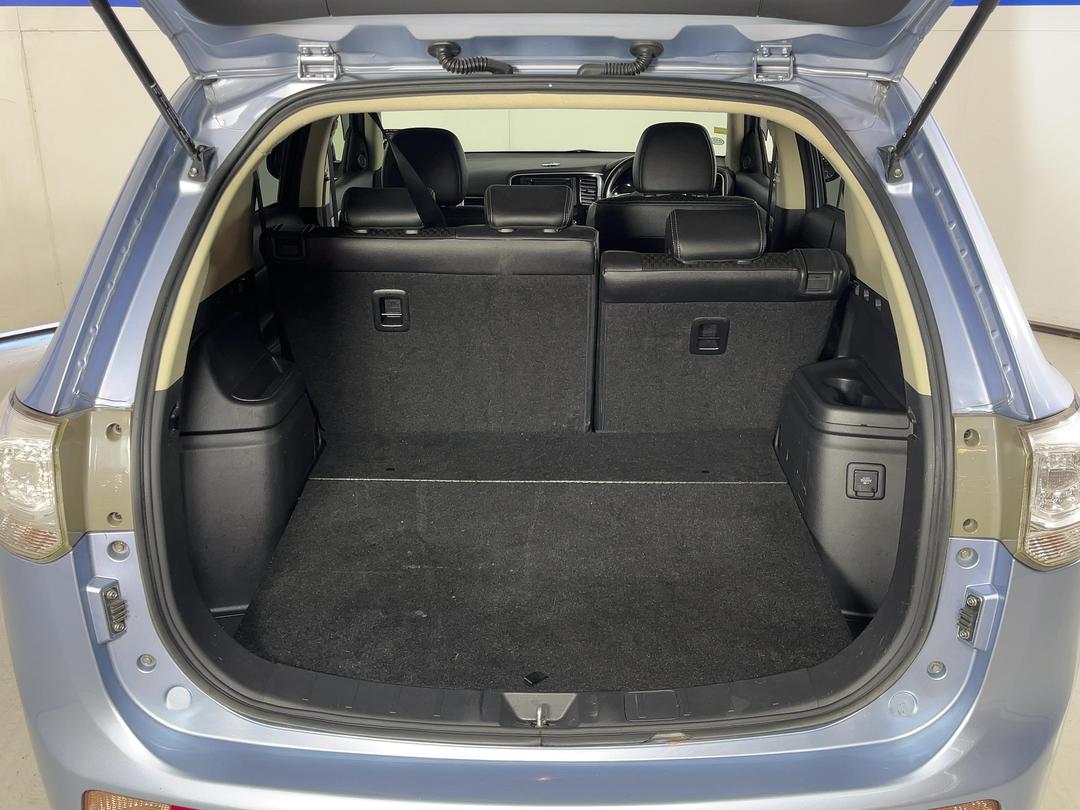 Photo '14' of Mitsubishi Outlander
