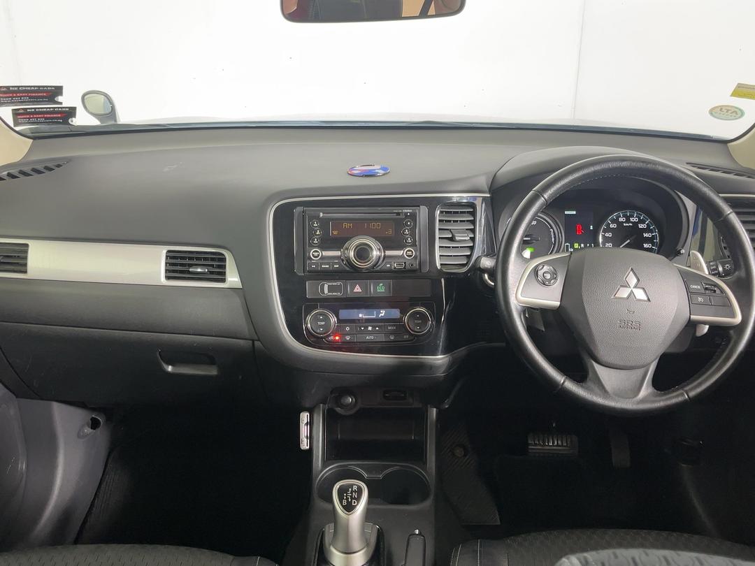 Photo '17' of Mitsubishi Outlander