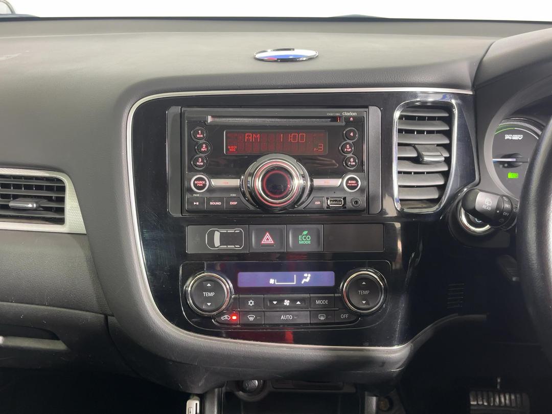 Photo '18' of Mitsubishi Outlander