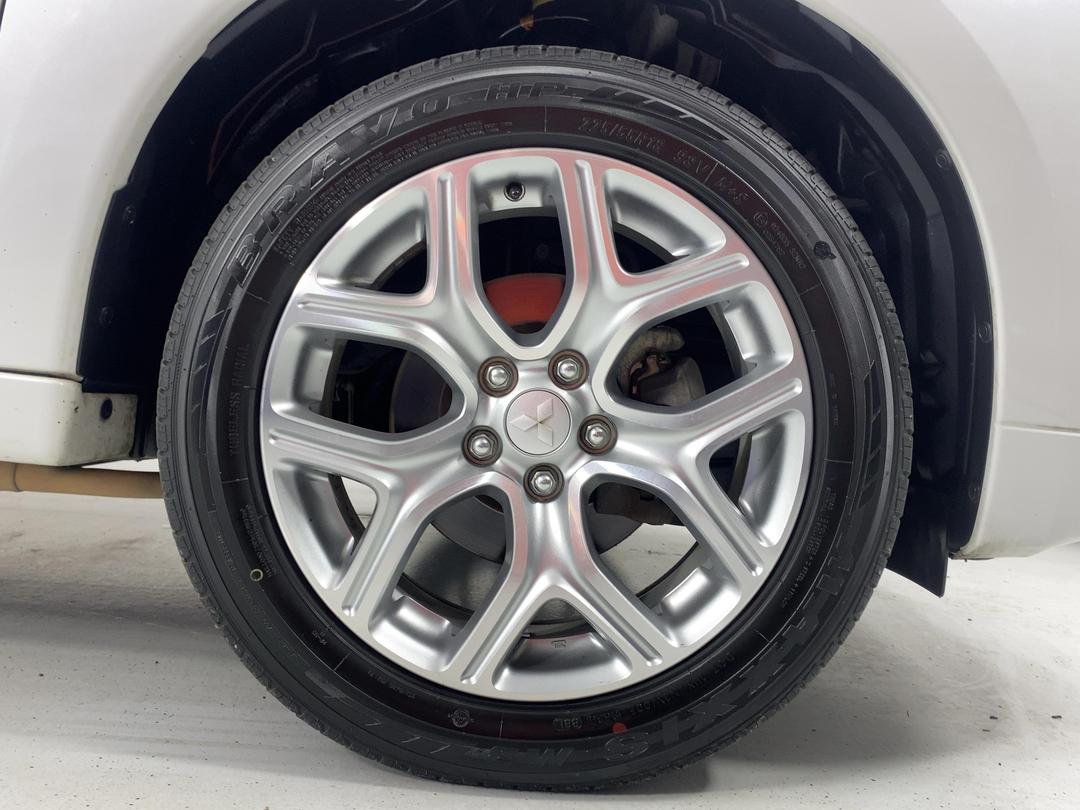 Photo '9' of Mitsubishi Outlander
