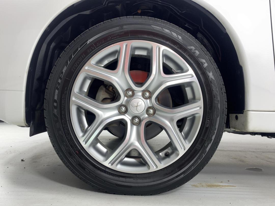 Photo '10' of Mitsubishi Outlander